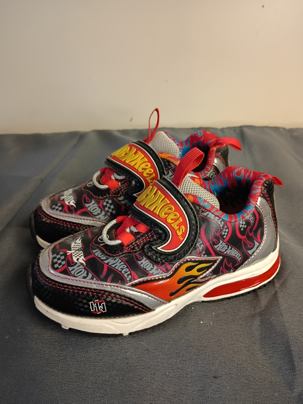 Hot Wheels Kids' Red & Black Light-Up Sneakers with Flame Graphics